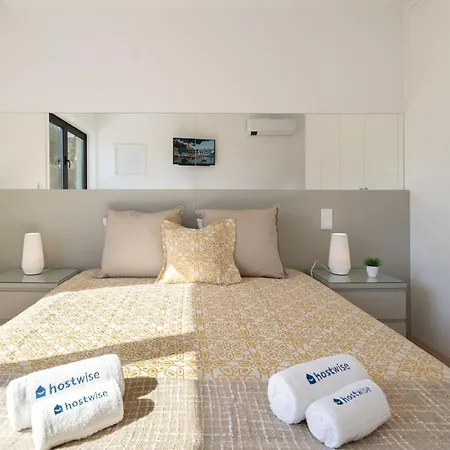 Host Wise - Bright & Contemporary Flat - Ace Location Apartment *