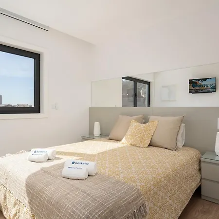 Apartment Host Wise - Bright & Contemporary Flat - Ace Location Porto