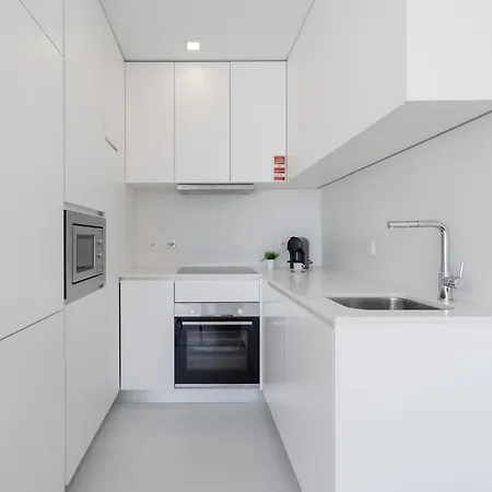 Host Wise - Bright & Contemporary Flat - Ace Location Apartment