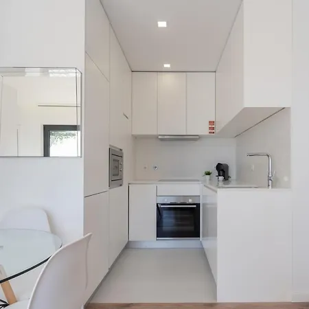 Host Wise - Bright & Contemporary Flat - Ace Location * Porto