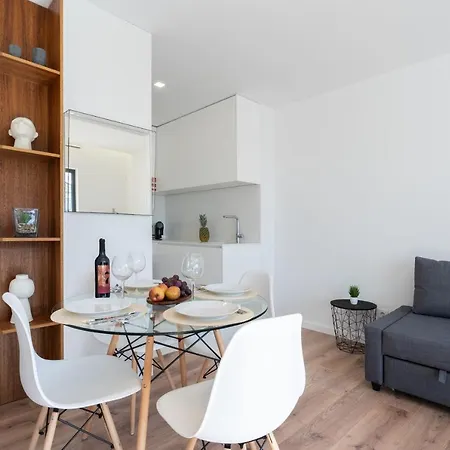 Apartment Host Wise - Bright & Contemporary Flat - Ace Location