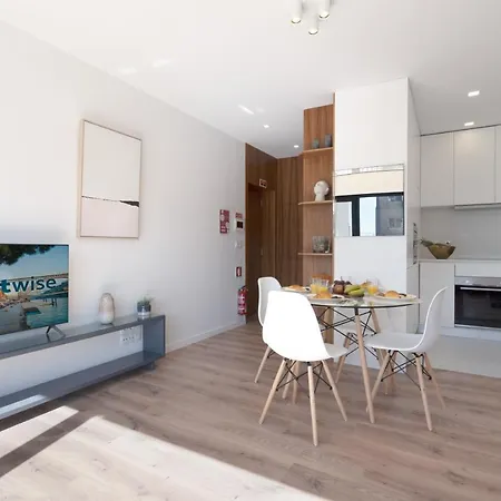 Host Wise - Bright & Contemporary Flat - Ace Location Porto