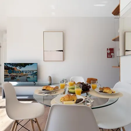 Apartment Host Wise - Bright & Contemporary Flat - Ace Location Porto