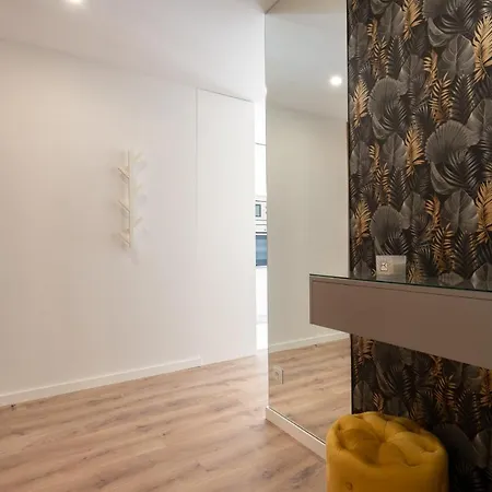 Host Wise - Bright & Contemporary Flat - Ace Location Apartment *
