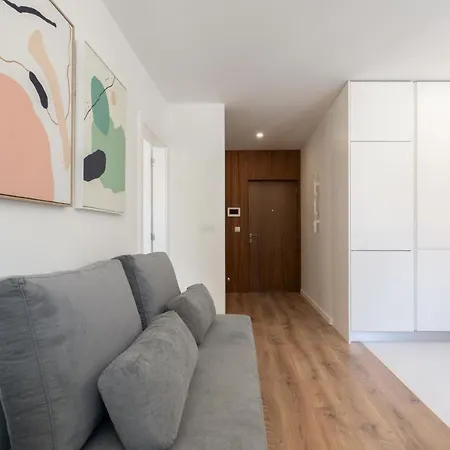 Host Wise - Bright & Contemporary Flat - Ace Location Apartment *