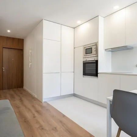 Apartment Host Wise - Bright & Contemporary Flat - Ace Location